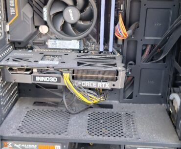 My entry-level gaming PC. I'm helping my dad clean it because it's dusty. NVidia GeForce RTX 3050 8GB, AMD Ryzen 5 2600, 16 GB RAM, Windows 11, 930 GB Kingston SSD, 930 GB Toshiba HDD, ASUSTek TUF B450M-Pro