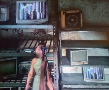 These CRT TVs have textures for busted LCD screens and the game is unplayable now. Too unrealistic.