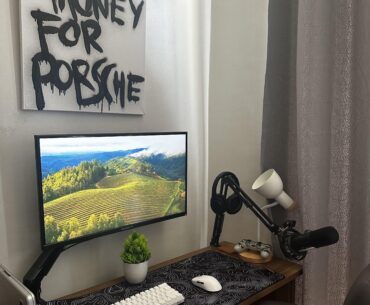 [Update] Here’s the updated version of my setup after the arrival of the mousepad + mouse