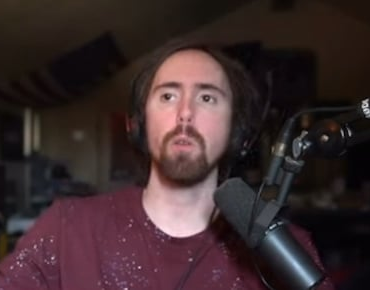 Asmongold explains the console wars in 13 seconds.