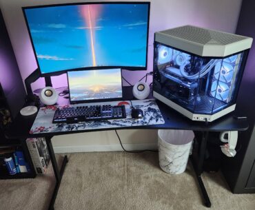 Unfortunately, I don't have the real estate for a custom Ikea desk or a massive monitor setup, but I'm very happy with my mini battlestation!
