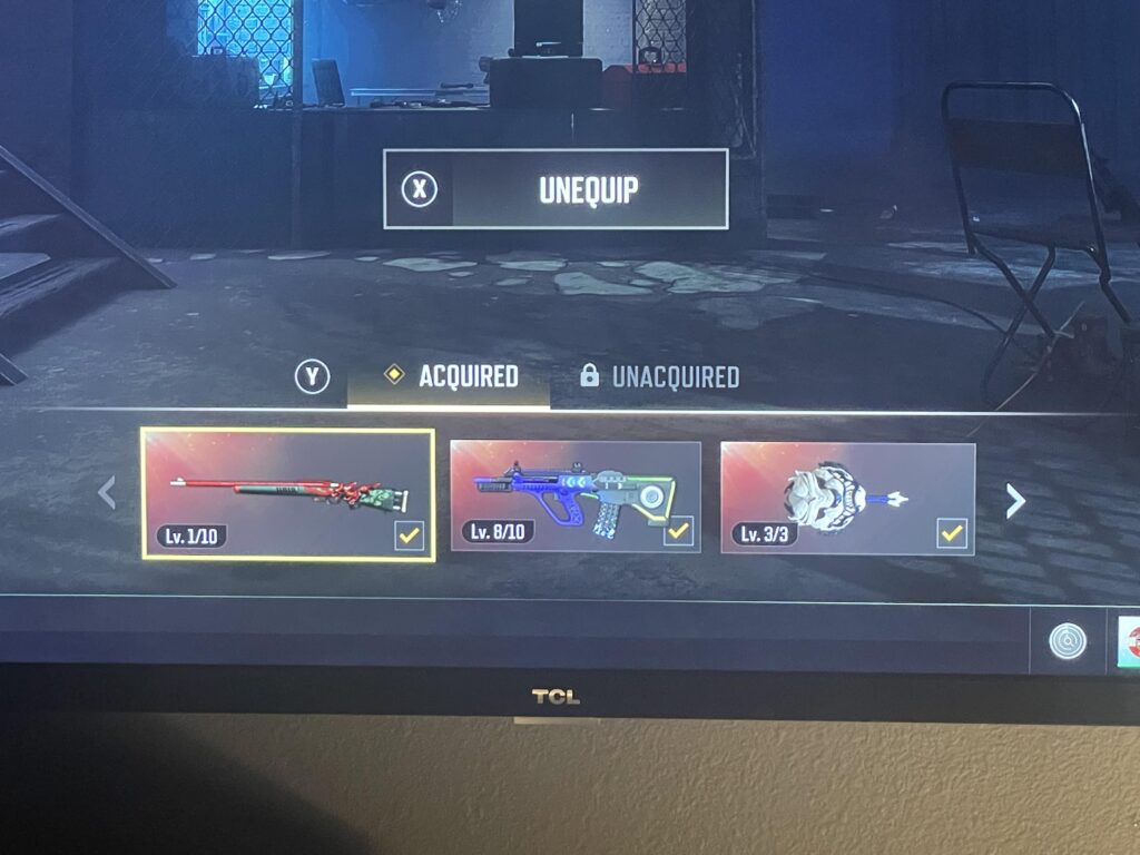 Anyone else unable to select there progressive skin won’t let me select the skin in middle of the 2 others?