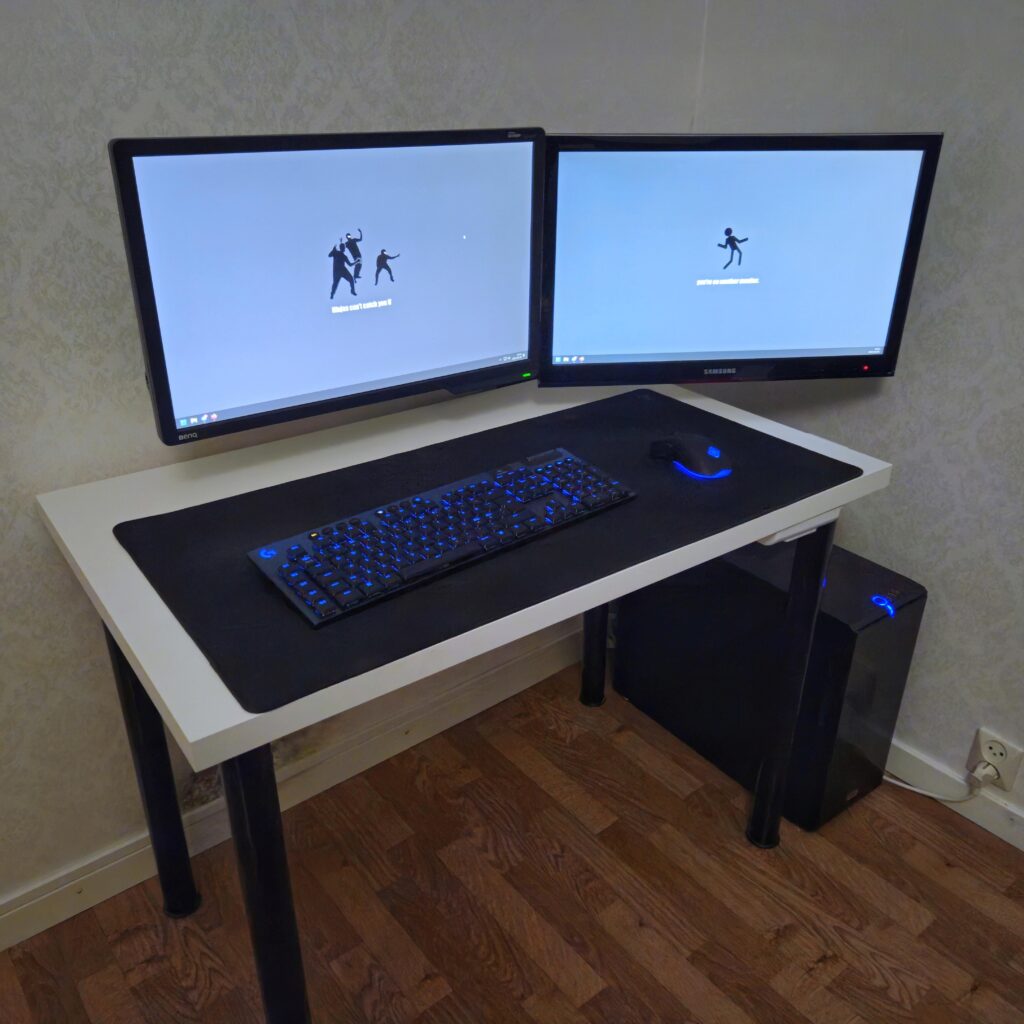 Minimalistic setup without visible cables