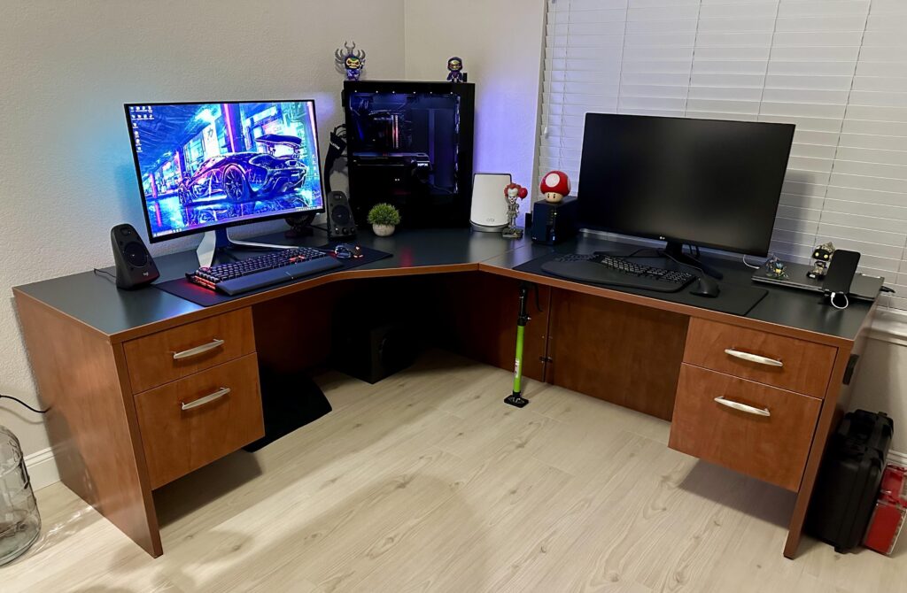 My Gaming/Work setup. My Gaming/Work setup.