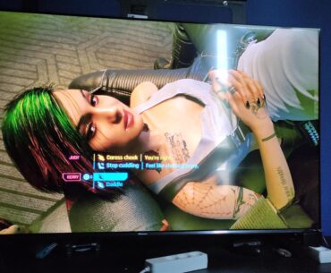 On a date with Kerry and suddenly I'm glitched to the couch with Judy in my lap, even more surprising is male V has romance voicelines with Judy of all people