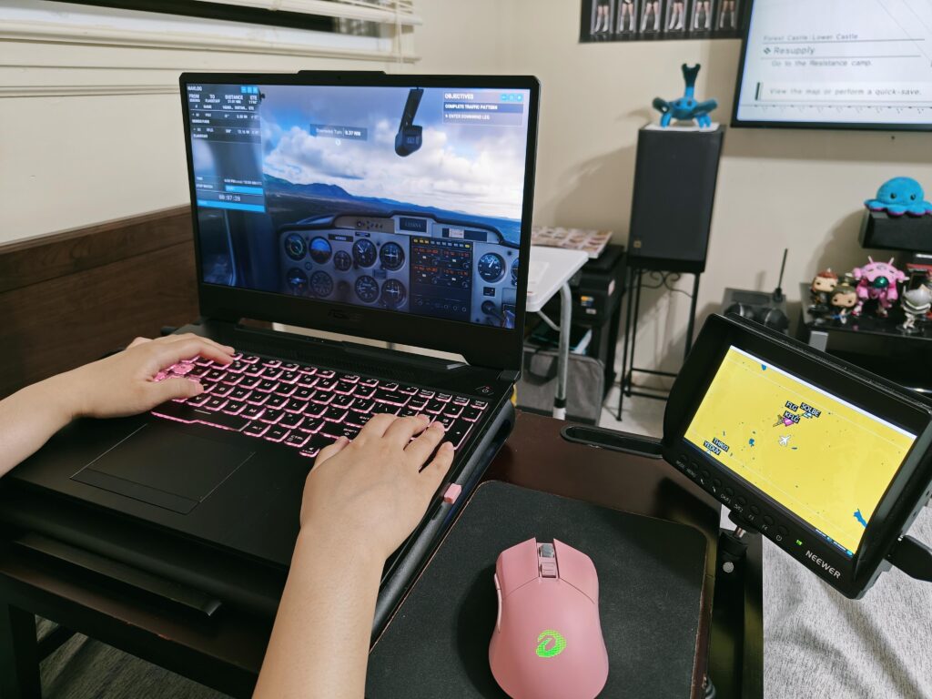 "Dual-monitor" setup for GF, so she can live out her dream of becoming a pilot :3