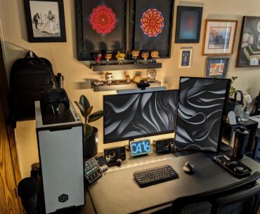 Replaced my third monitor with a plant. Unintentionally of course. The plant is nicer tho.