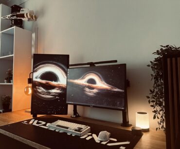 I've gone through a lot of setup styles in the past including super RGB, White minimal. Now I think I can finally say I'm happy. Would love to get some stuff up on the walls though.