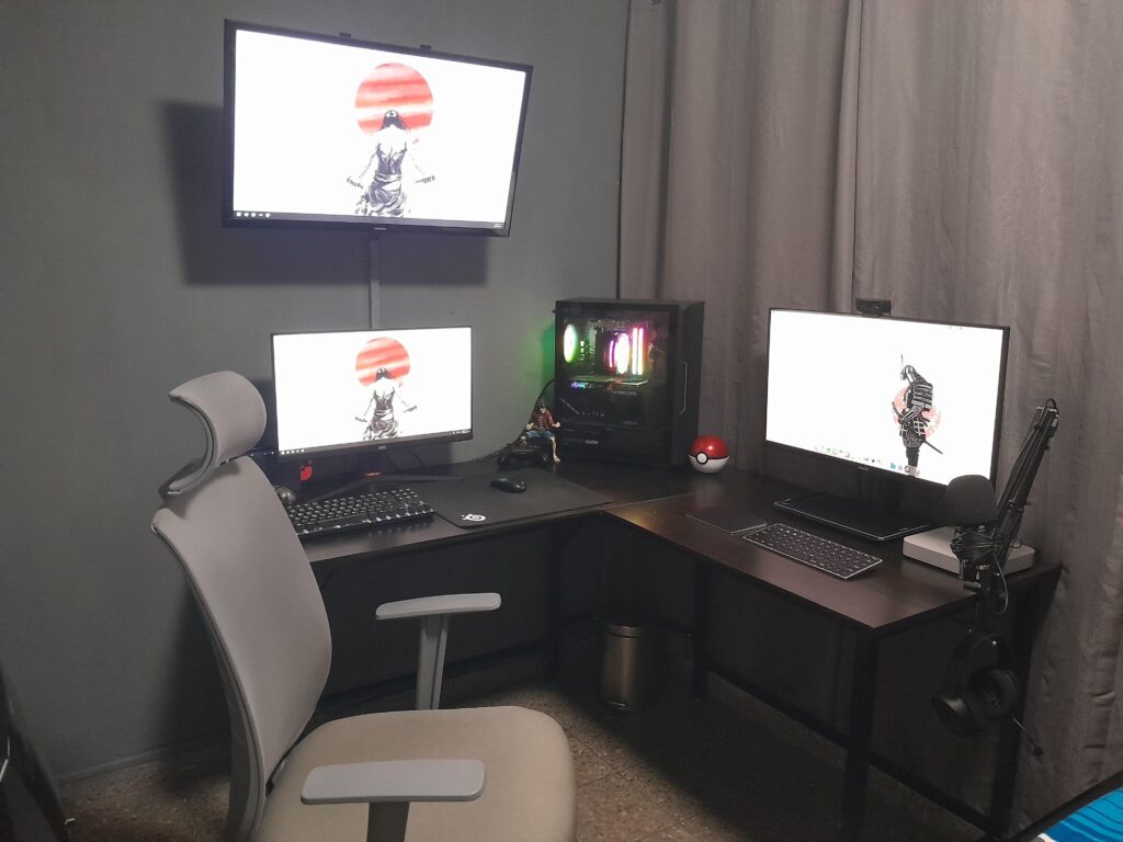 My current battlestation for work and fun My current battlestation for work and fun