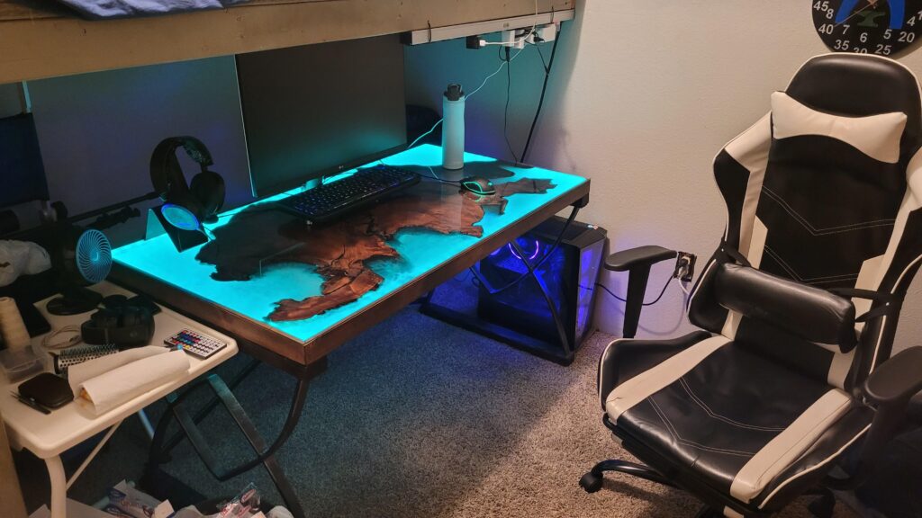 After years of procrastination or lack of the tools needed, my new self made table is finally finished.