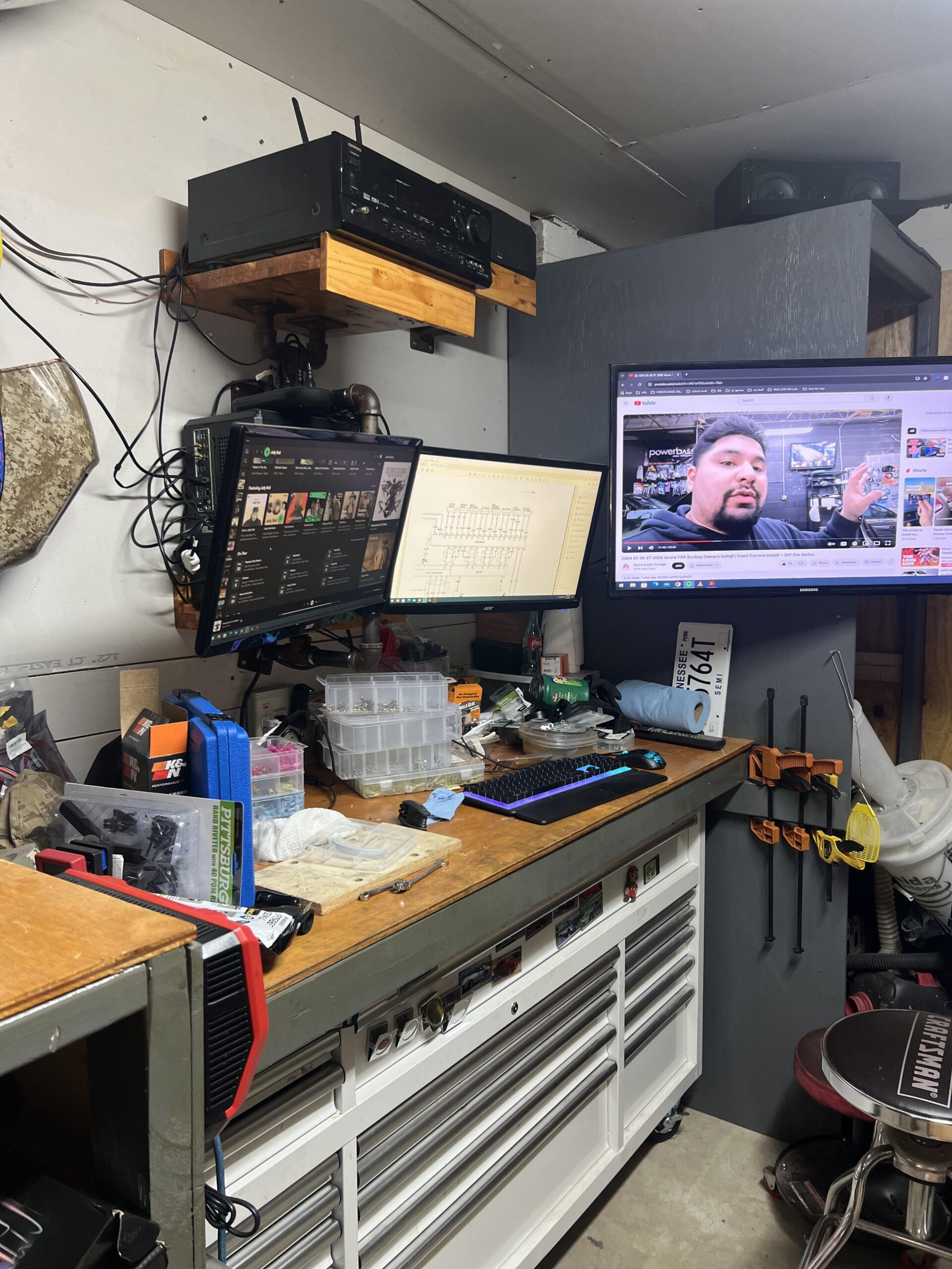 The garage station… standing, research, media The garage station… standing, research, media