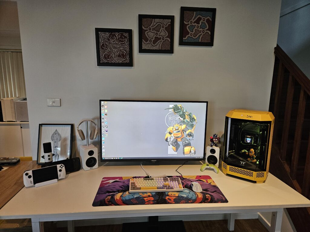 Bumblebee battle station