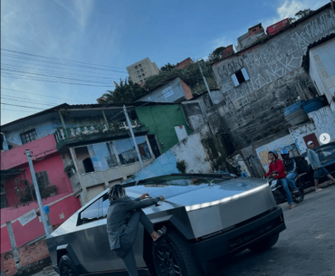 The favela is probably the most cyberpunk place a cybertruck could be.