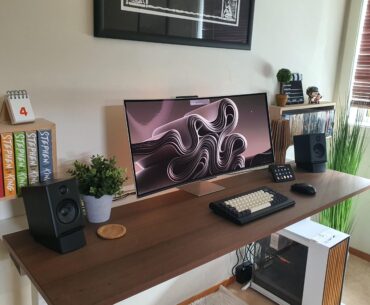 Got myself a new desk yesterday!