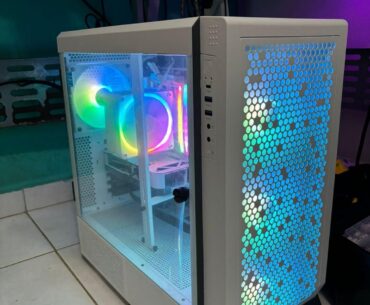 My first ever pc build and I love it !!!!