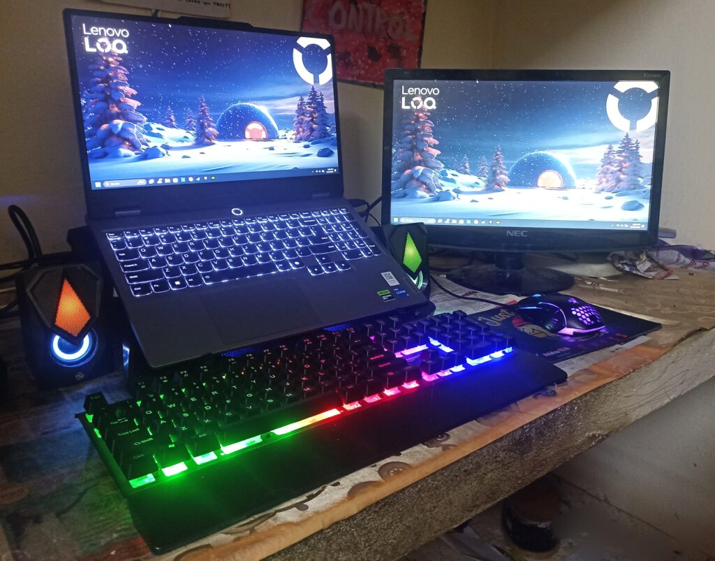 Dual monitor laptop setup with windows XP monitor!