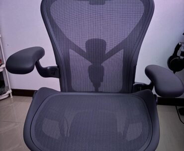 New "gaming" chair, Herman Miller Aeron Chair. Hopefully I made the right decision because it was a hefty investment for a chair.