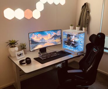 My little cozy space ft my new 4090 rig