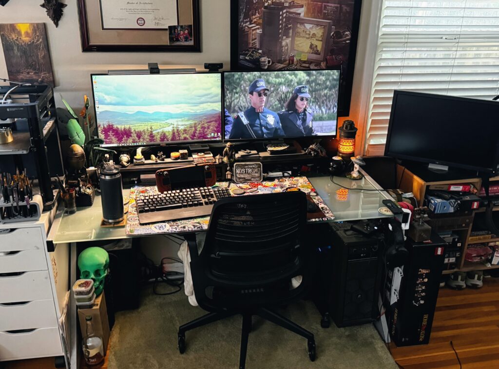 You guys seem to like clutter, 3d printer and gamer space