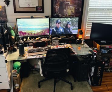 You guys seem to like clutter, 3d printer and gamer space