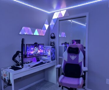 Finally moved into my first apartment! Wanted to share my newly reconstructed battlestation! 💜