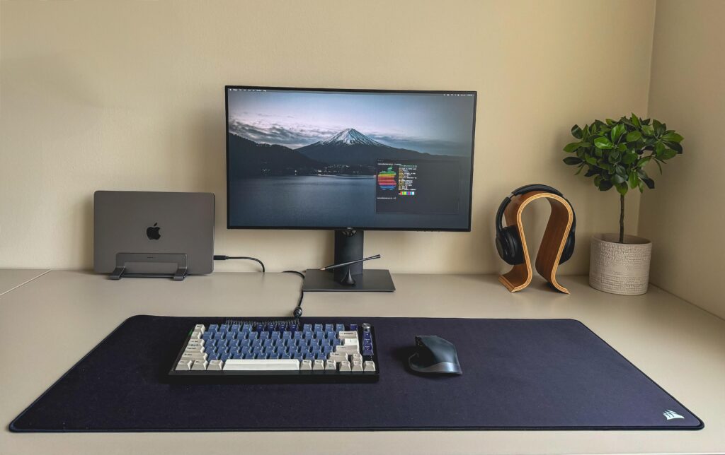 My clean MacBook setup 🌳