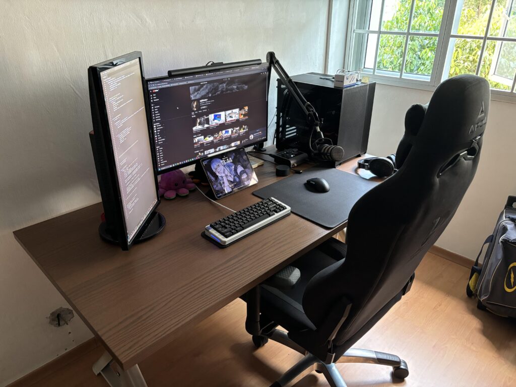 Forever a work-in-progress but I’m loving the brand new desk (IKEA Idasen 160cm)