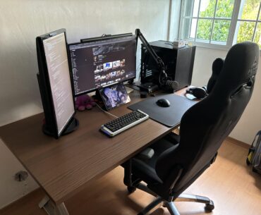 Forever a work-in-progress but I’m loving the brand new desk (IKEA Idasen 160cm)