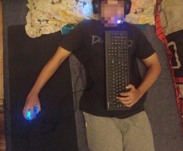 my friend plays like this, thoughts?
