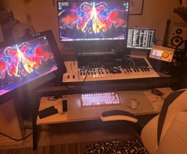Updated my setup with a new drawing monitor…..