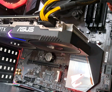 Uhh is my fan on my gpu supposed to wobble?