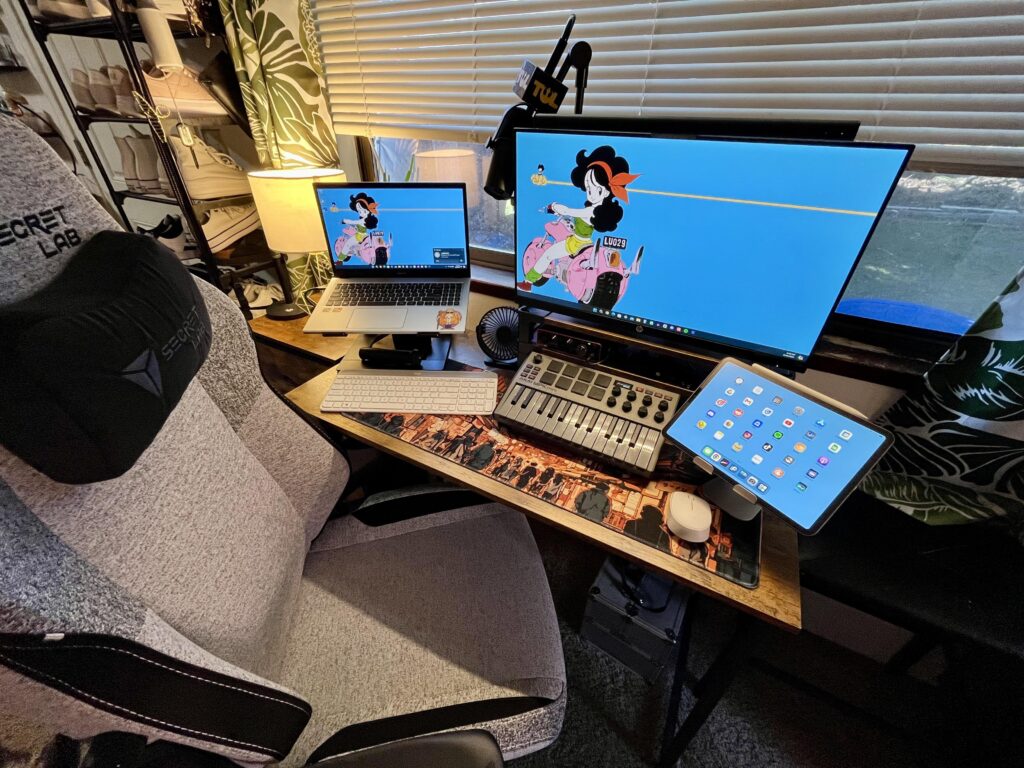 Podcast, Music and Drawing Battlestation