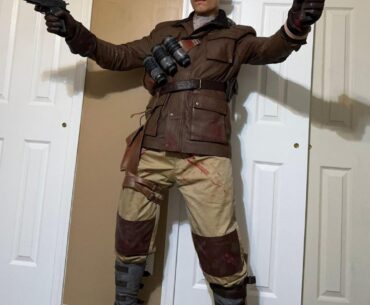 I lied, now this is the actual finished cosplay (im missing the knife 😔)