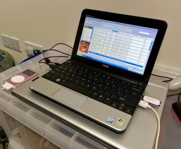 Windows XP Dell Inspiron mini Netbook with iTunes 4