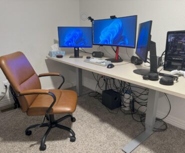 Finally got a new desk, now the setup needs some color (cable management incoming)