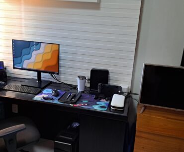 My average stuff, some cable management to improve, maybe another screen and idk... Suggestions appreciated