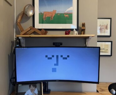 finally finished my corner desk! found a lot of great sales/secondhand over several months, and built a desk on top of an ikea KALLAX unit to fit this awkward corner. would love some suggestions ˙ᵕ˙