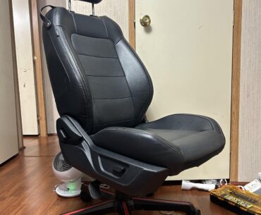 I converted a Mustang S550 leather seat into computer chair