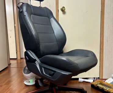 I converted a Mustang S550 leather seat into computer chair