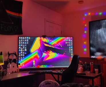 My Cozy Giant Monitor Setup