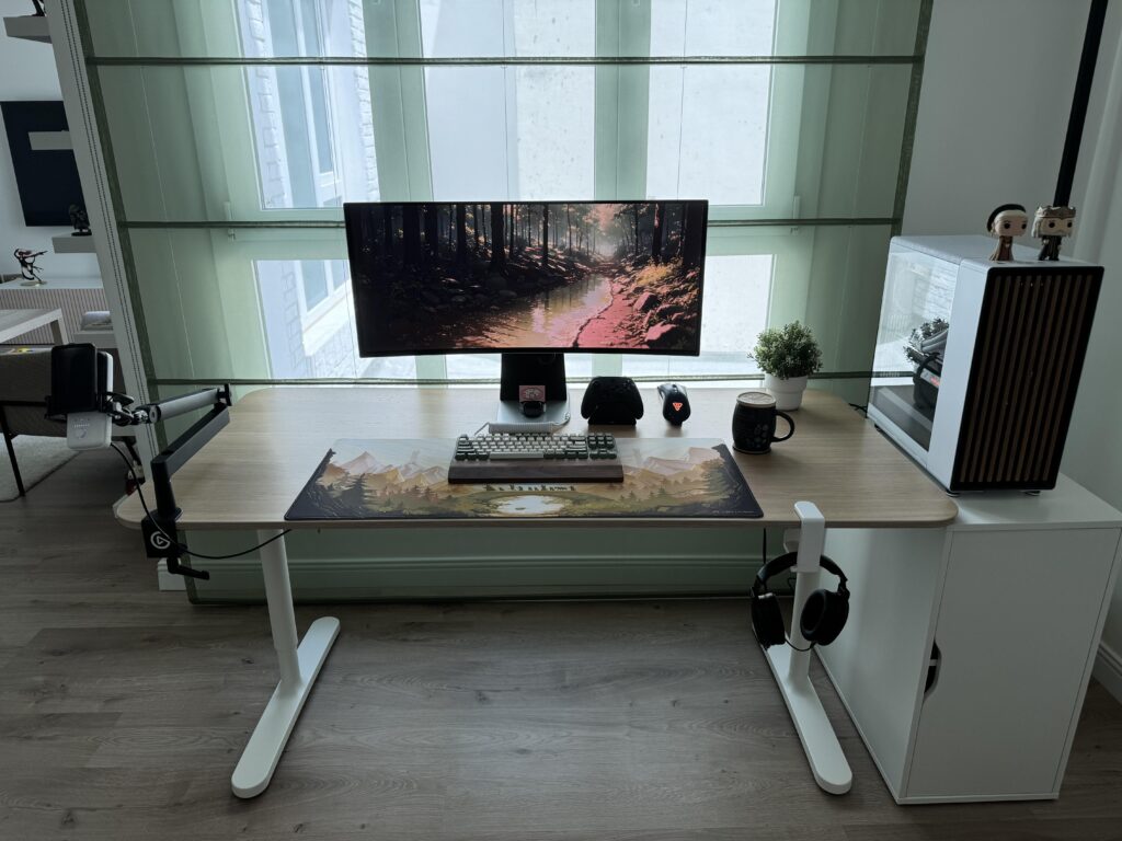 This is my first proper setup, anyone got suggestions on how to further improve this look?