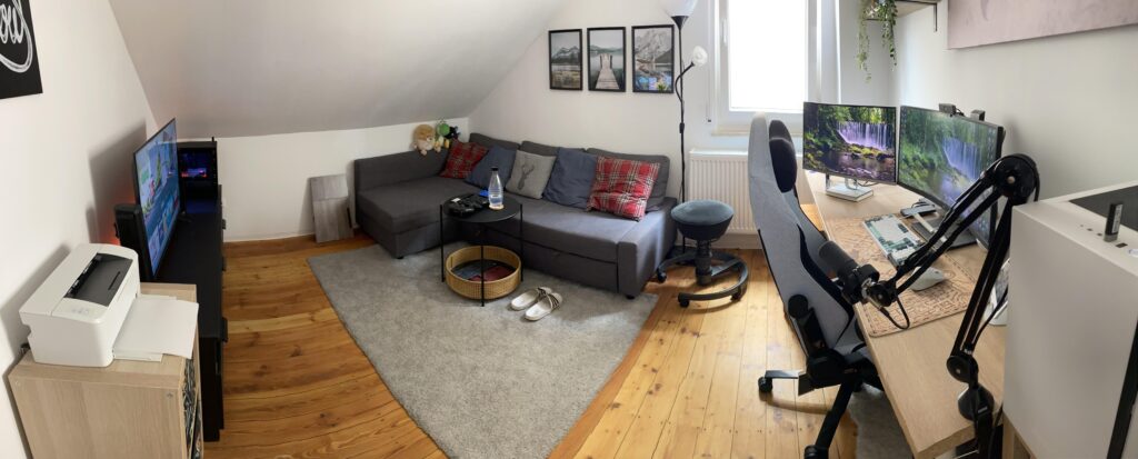 We bought new furniture for the livingroom and I used the old stuff to improve my gaming room