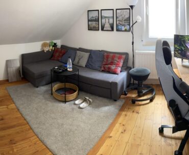 We bought new furniture for the livingroom and I used the old stuff to improve my gaming room
