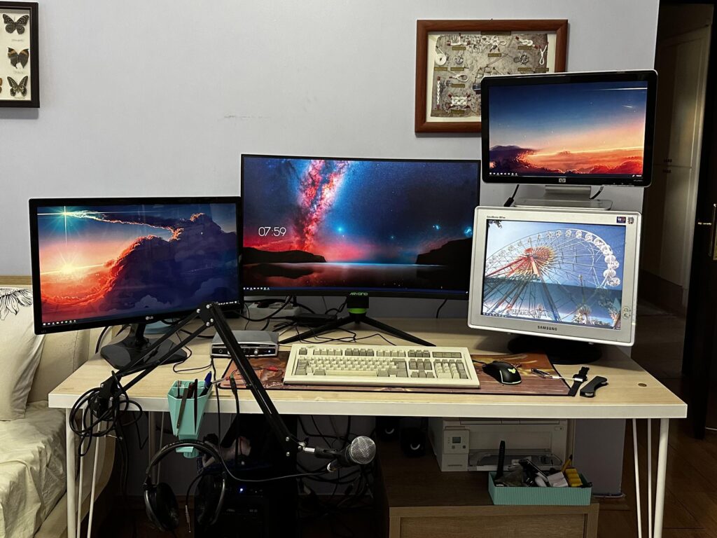 How many monitors do you guys use