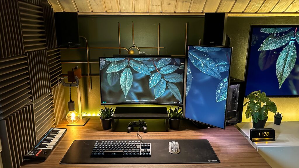 An updated pic of the cozy setup I posted a while ago. What do you think?