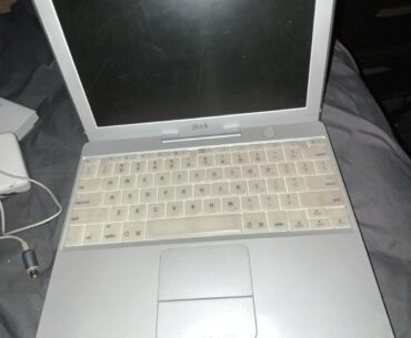 moms js gave me old macbook how old is it