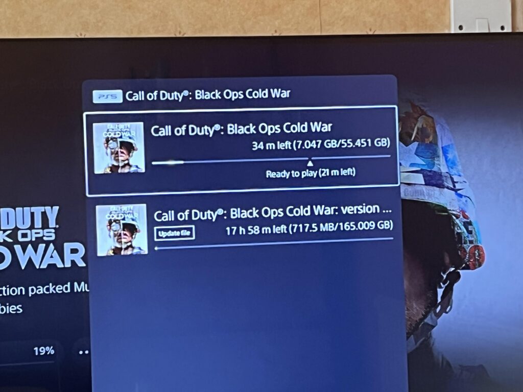 I inserted the disc version, why is it downloading the game from scratch?