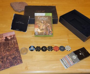 Forgot I had this. Everything is near-mint except the disk, which I can't find. Sat in my closet for over a decade until I did a big clean up.