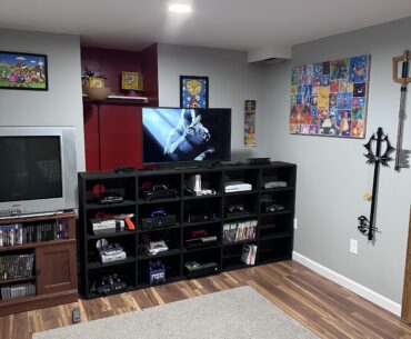 Finally got my hands on a Trinitron CRT and built my console shelf. Just missing four consoles.