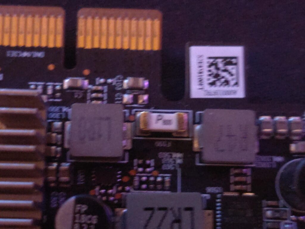 White SMD P800 - is this a shunt? I'm used to the black ones on Nvidia cards
